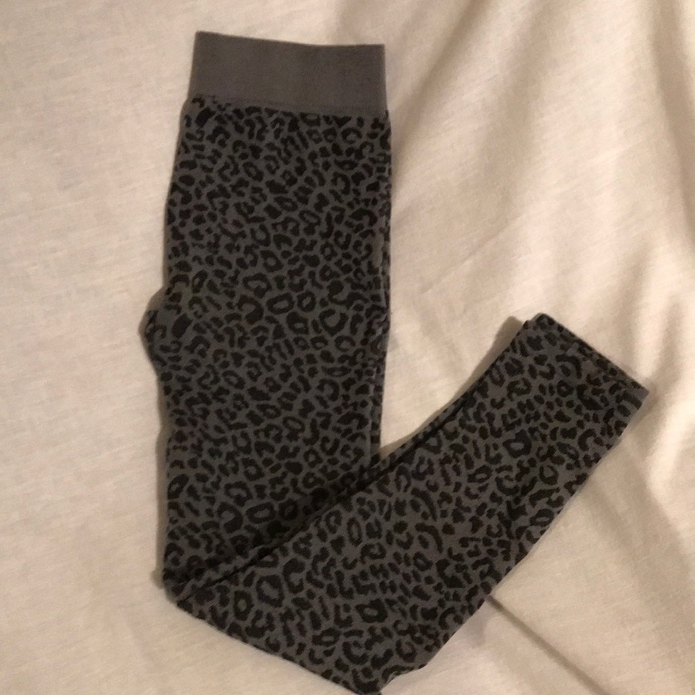 Leggings, Leopard Print, Gray and Black, sized s-m